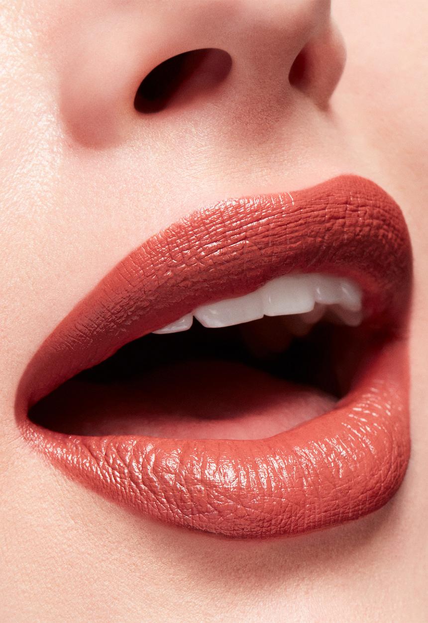 MAC - New Year Shine Matte Lipstick - Lookin’ Like Wealth