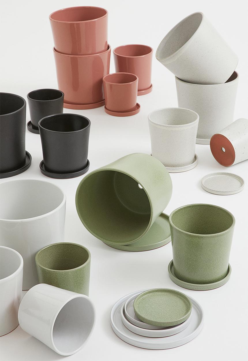 H&M - Plant pot and saucer - black