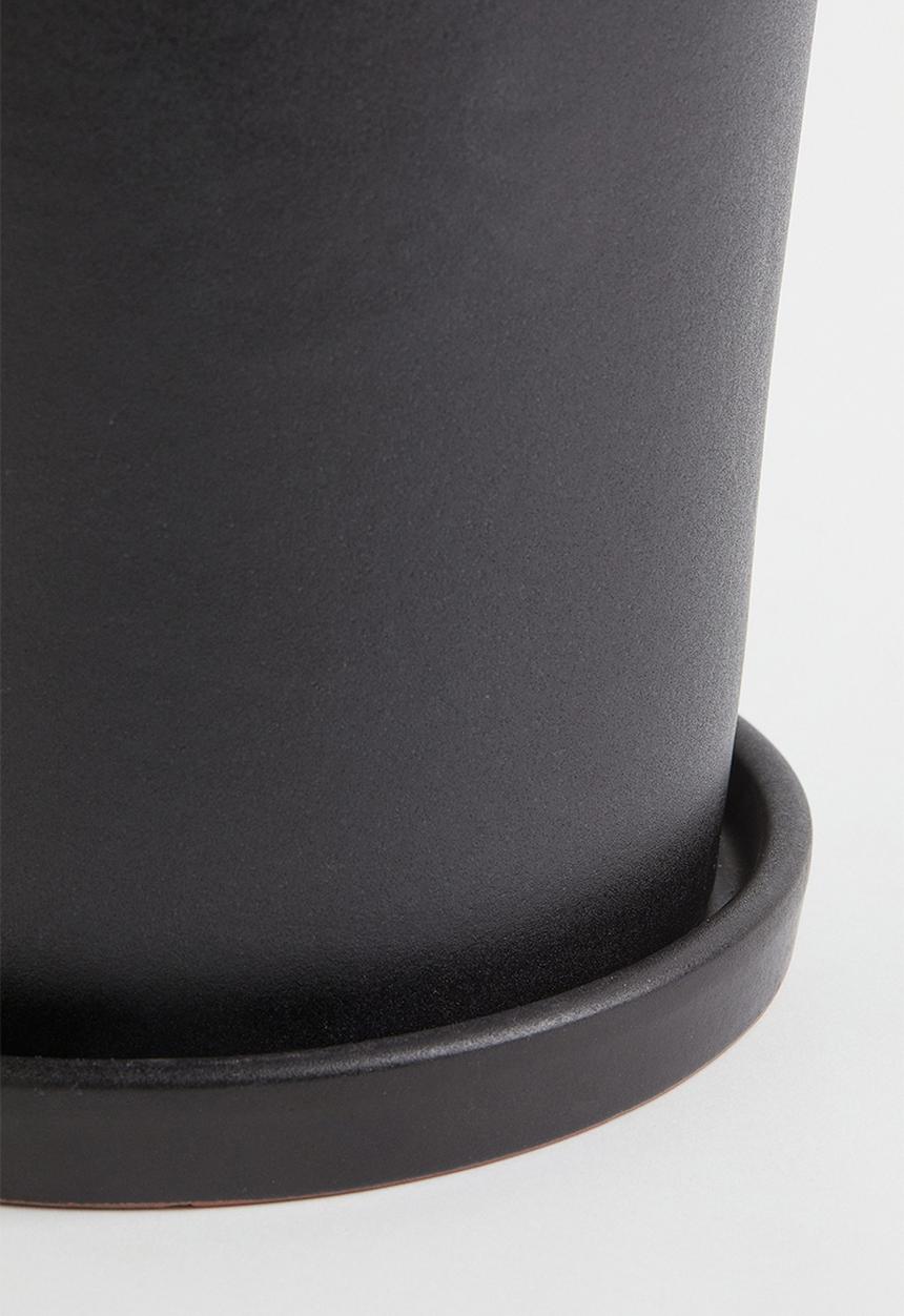 H&M - Plant pot and saucer - black