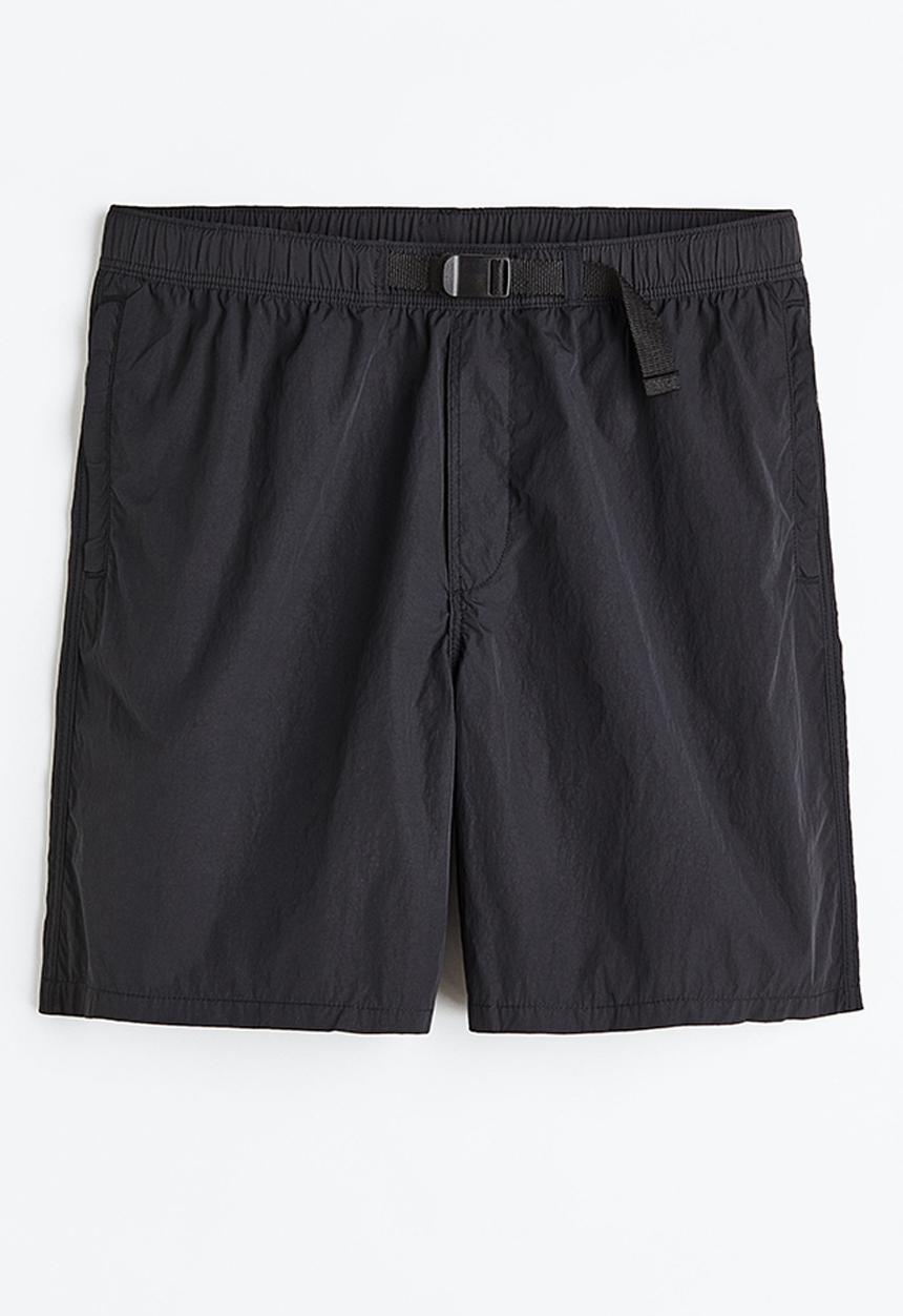H&M - Relaxed fit belted nylon shorts - black