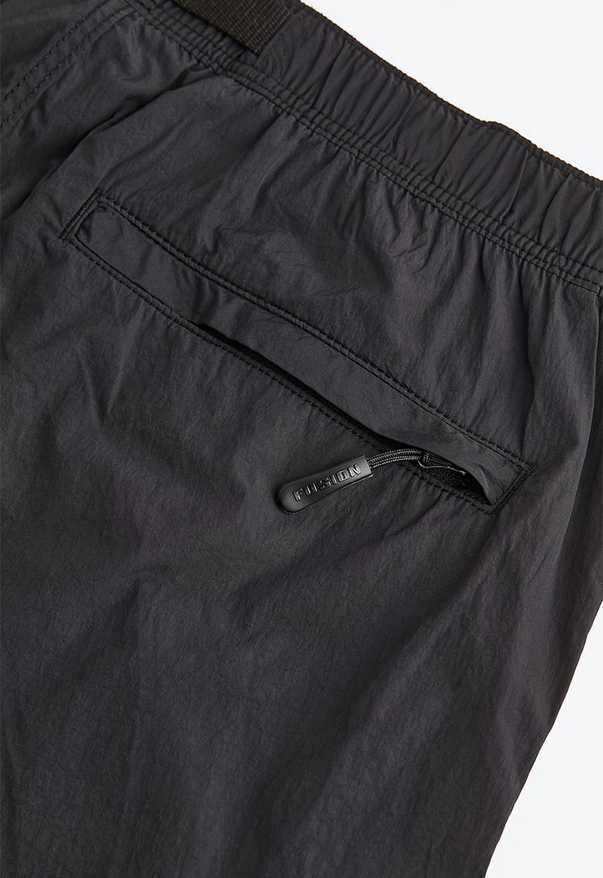 H&M - Relaxed fit belted nylon shorts - black