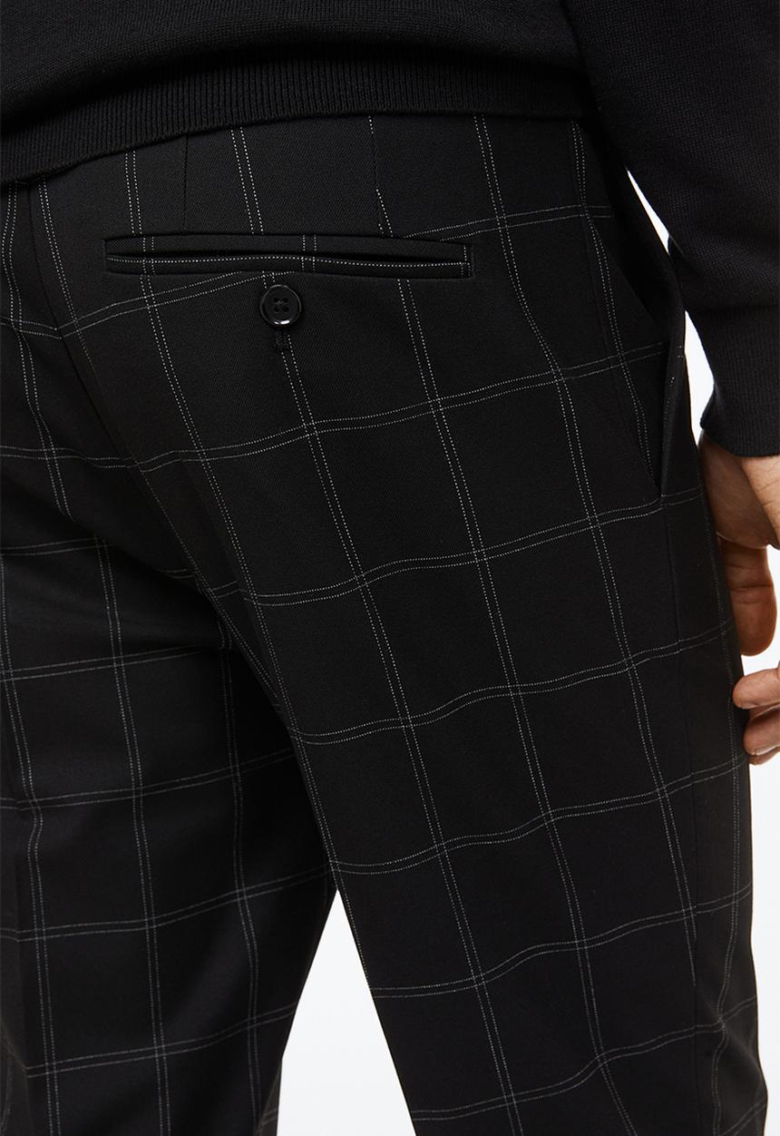 H&M - Slim fit trousers - black