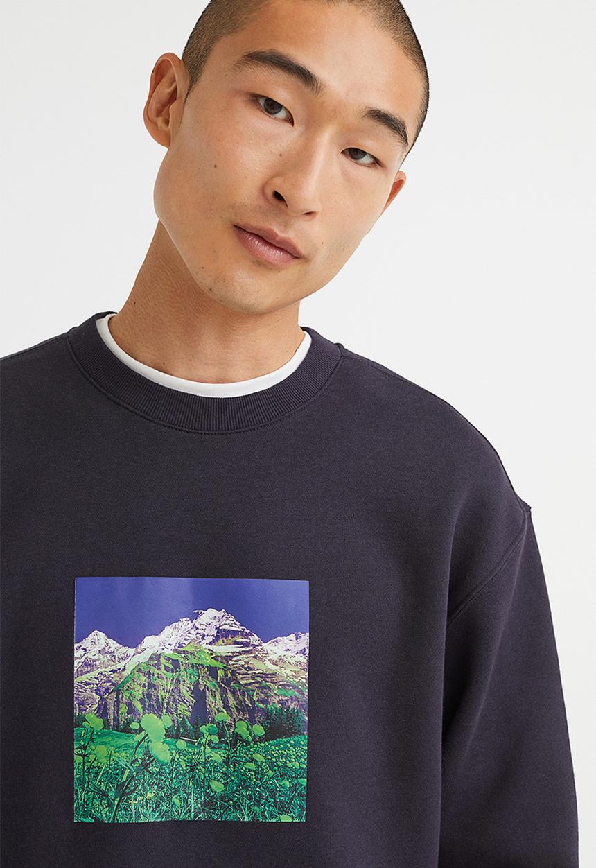 H&M - Relaxed fit sweatshirt - dark blue/head for the hills