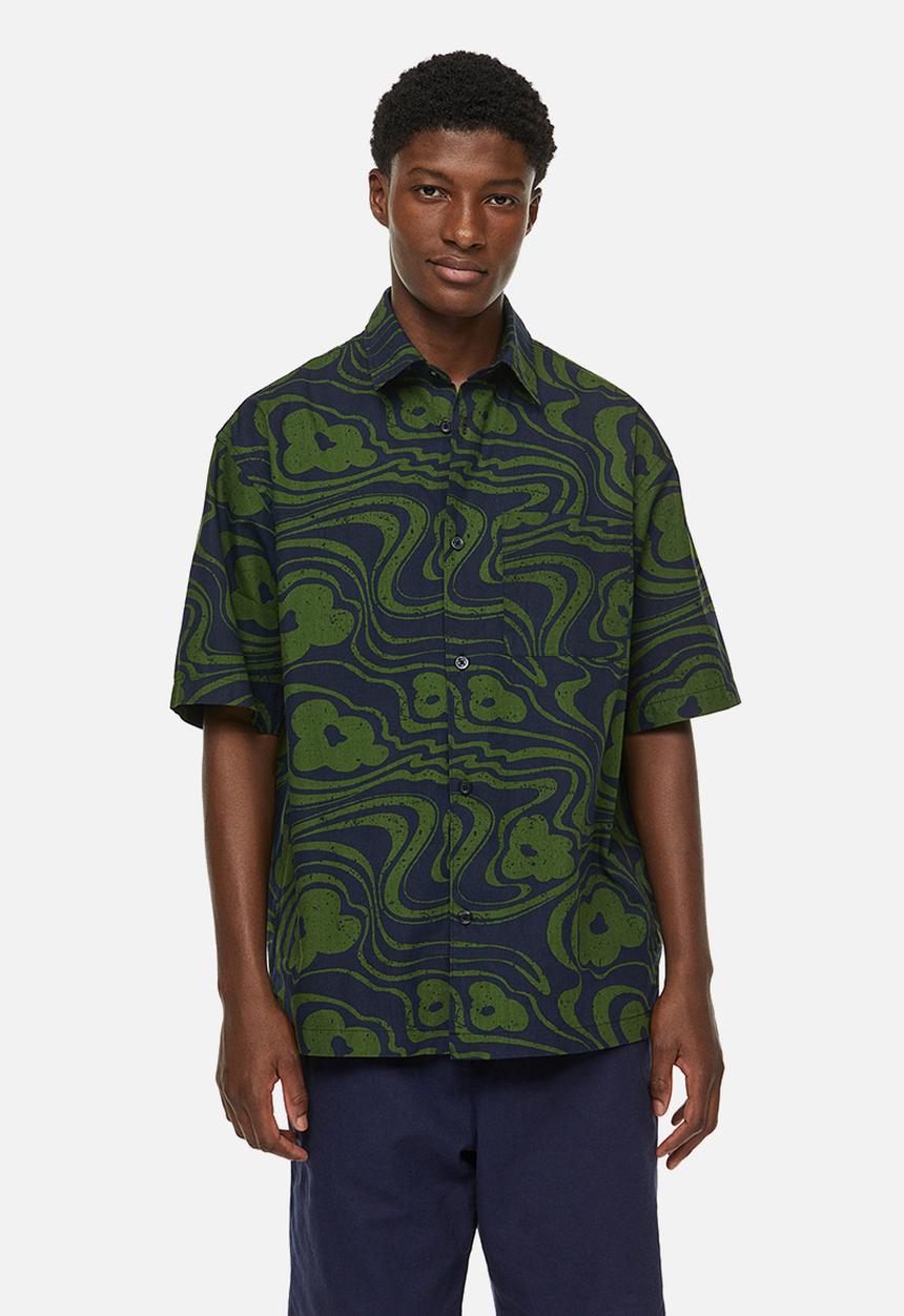 H&M - Relaxed fit short-sleeved shirt - dark blue/floral