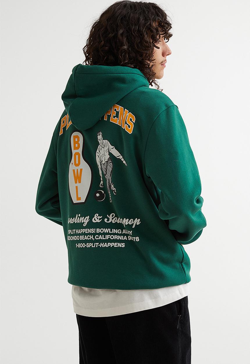 H&M - Regular fit hoodie - dark green/split happens