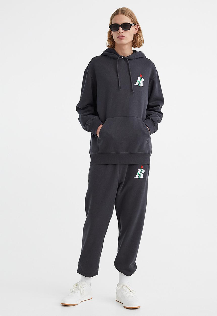 H&M - Relaxed fit printed hoodie - dark grey/rose
