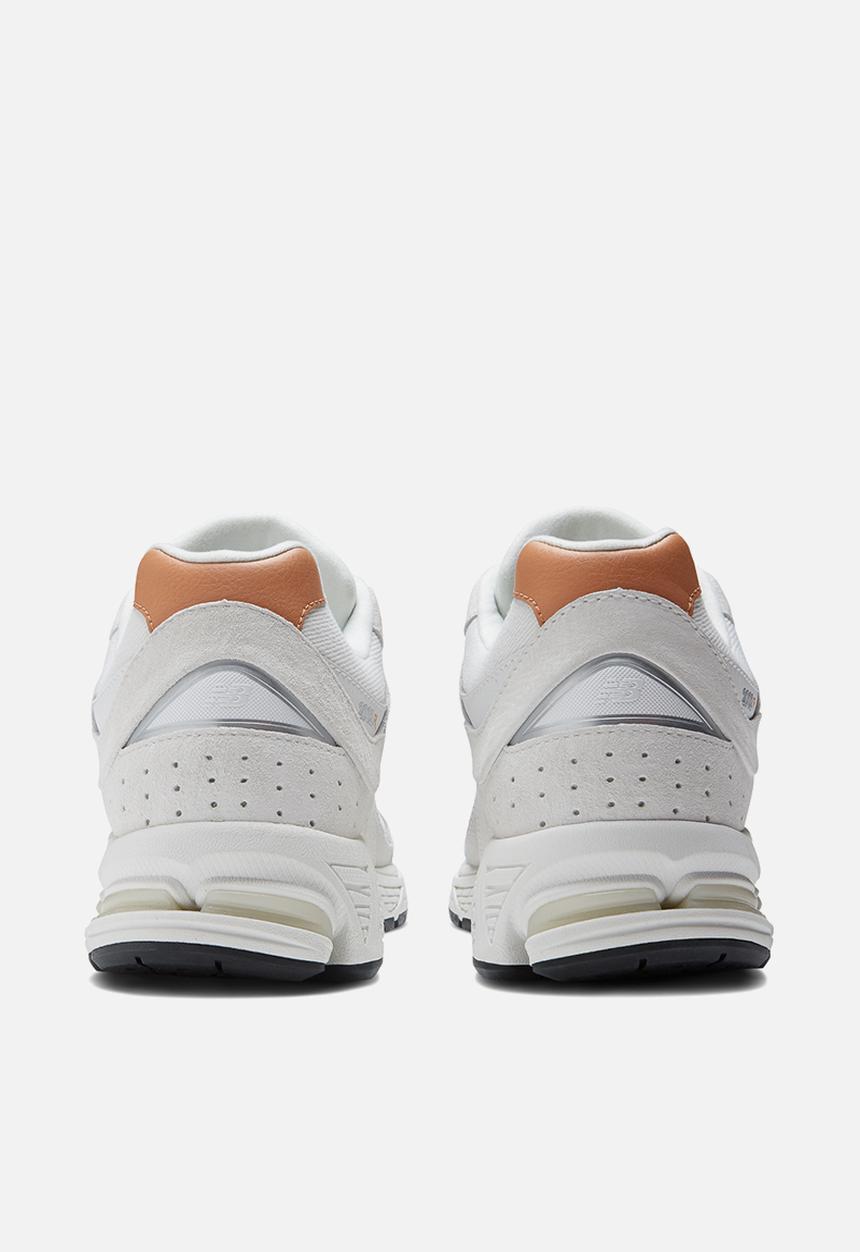 New Balance  - 2002R - heritage - reflection