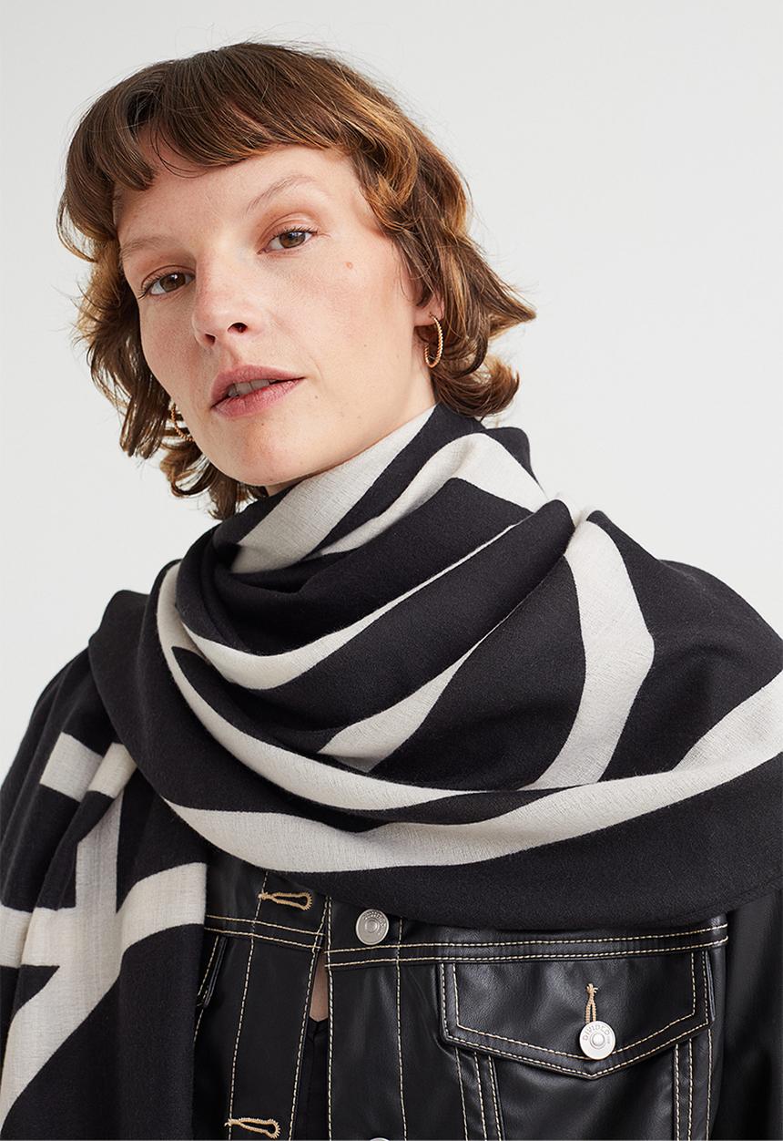 H&M - Patterned scarf - black & cream
