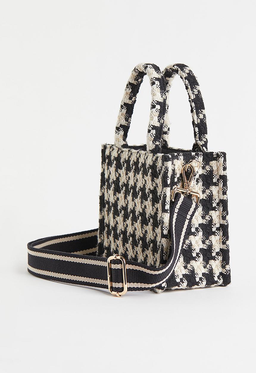 H&M - Small handbag - black/dogtooth patterned