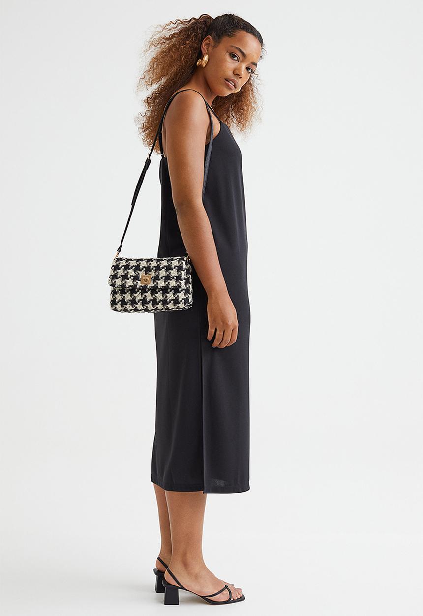 H&M - Small crossbody bag - black/dogtooth patterned