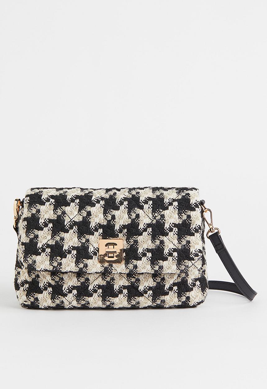 H&M - Small crossbody bag - black/dogtooth patterned