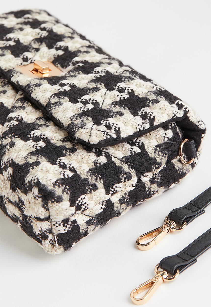 H&M - Small crossbody bag - black/dogtooth patterned