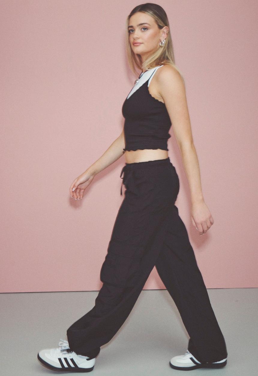 Supré  - Recycled parachute cargo pants - black