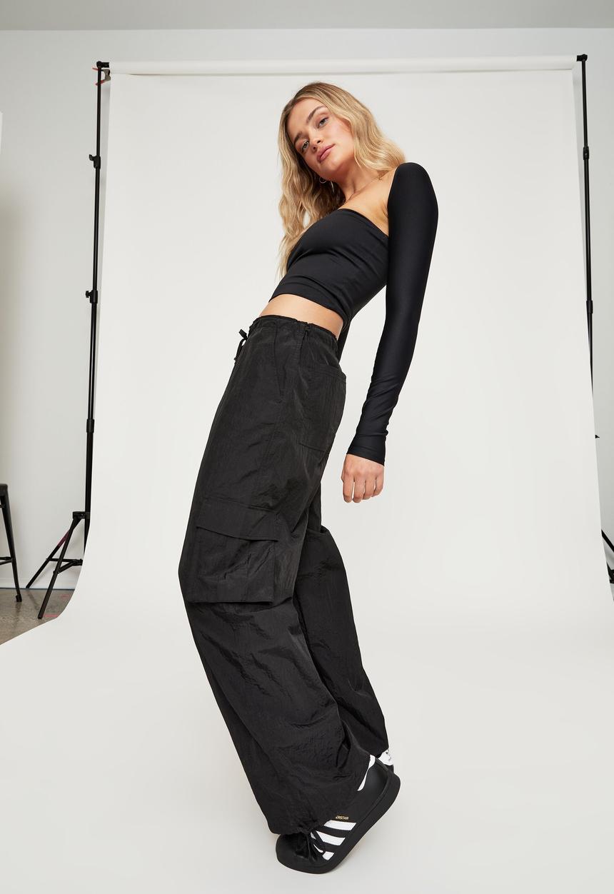 Supré  - Recycled parachute cargo pants - black