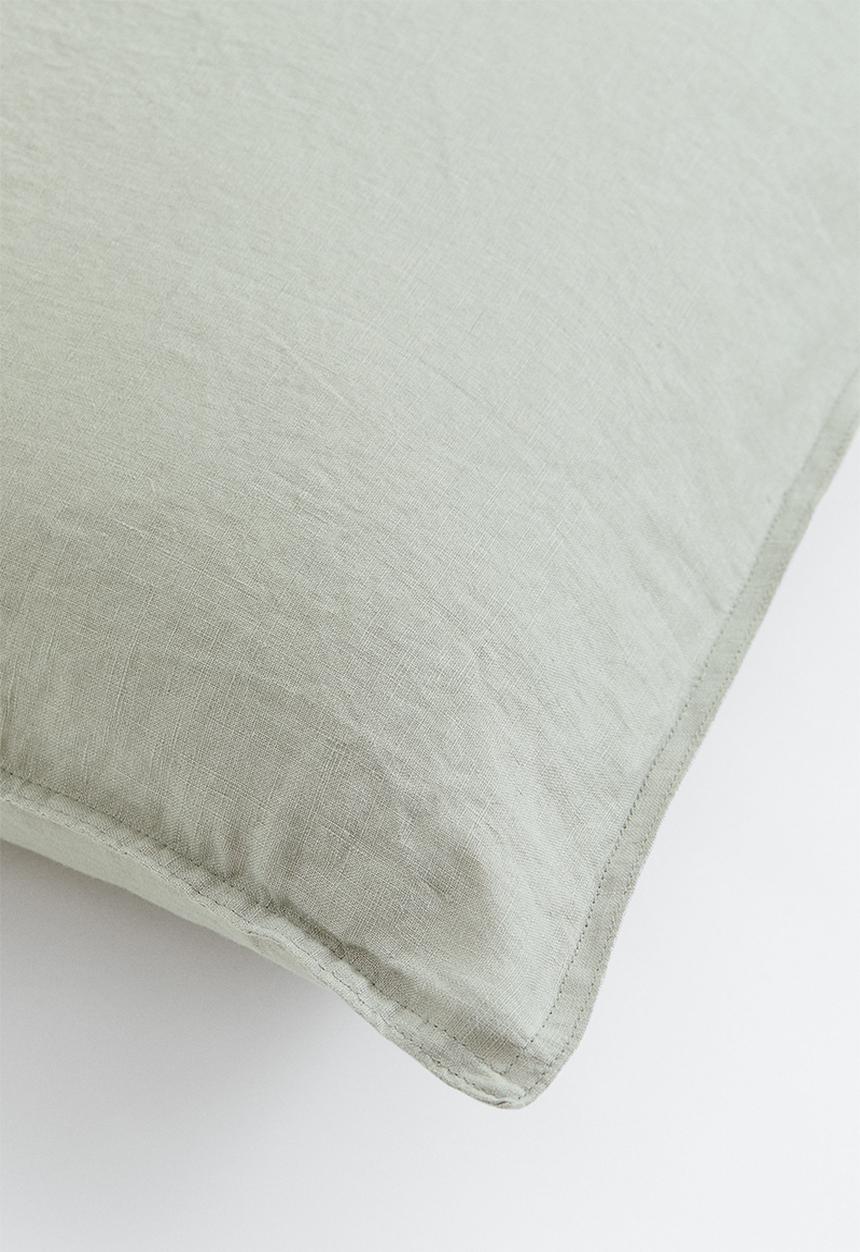 H&M - Washed linen pillowcase - green