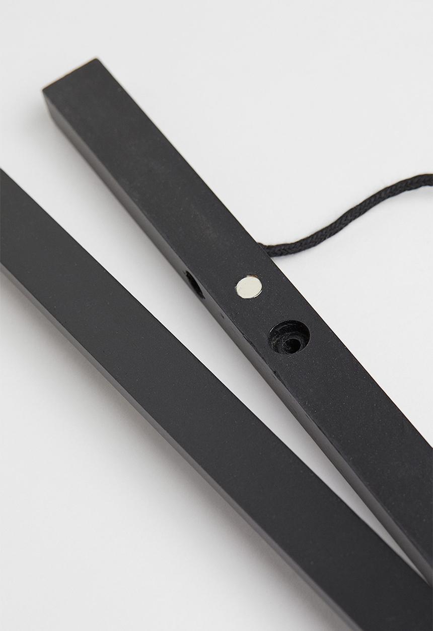 H&M - Large wooden frame mount - black