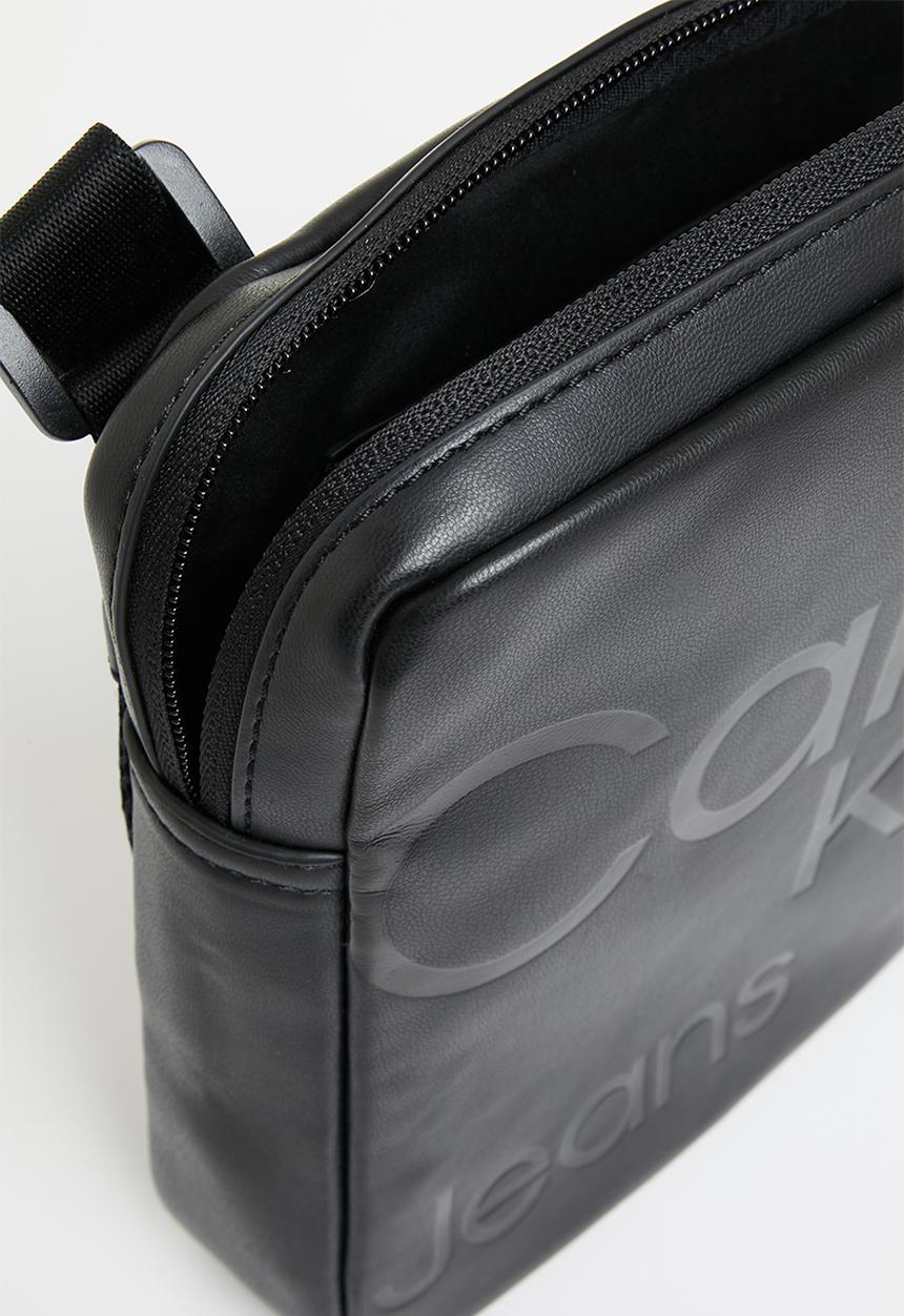 Calvin Klein - Monogram soft reporter - black 