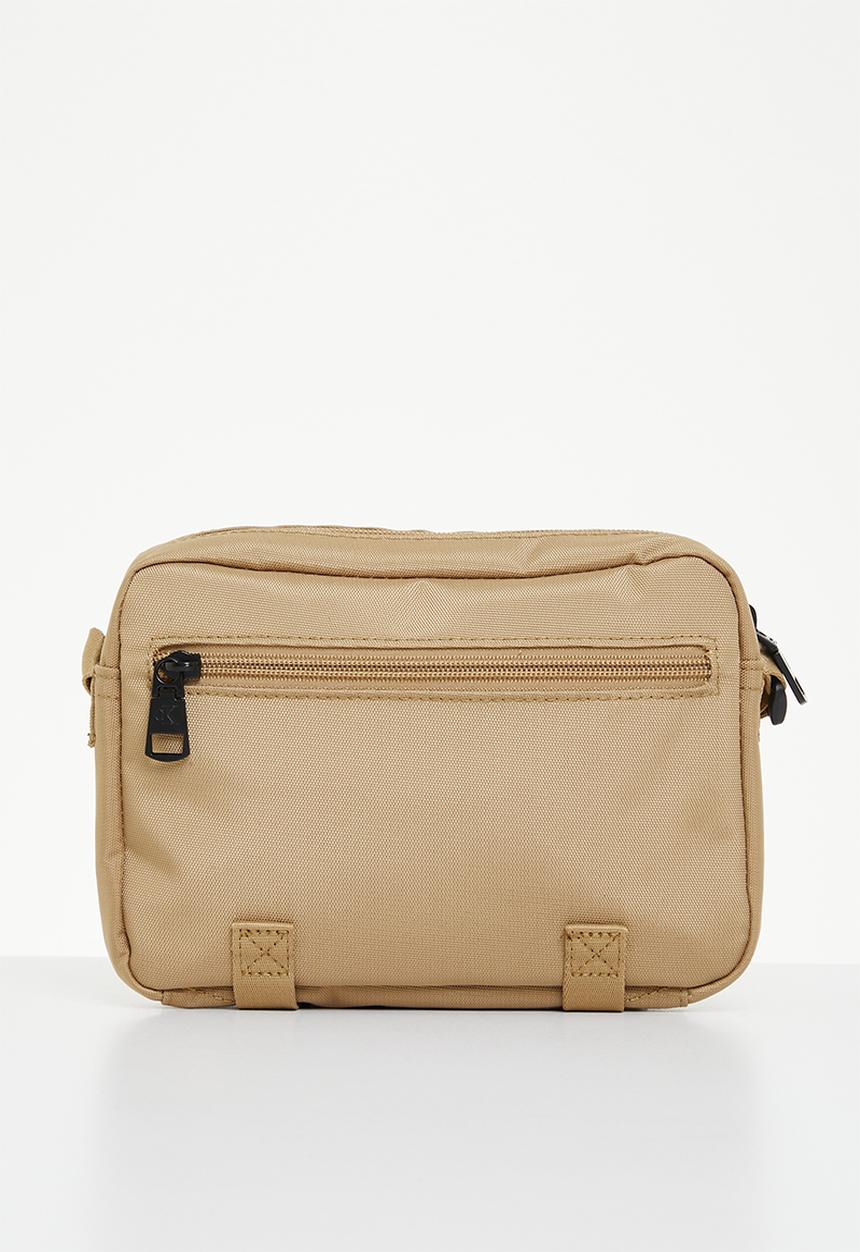 Calvin Klein - Sport essentials camera - timeless camel