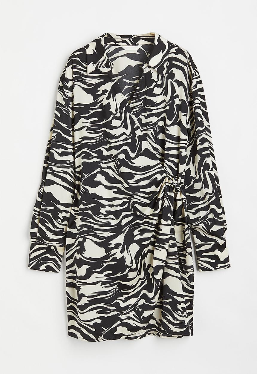 H&M - Satin wrapover shirt dress - black/zebra-print