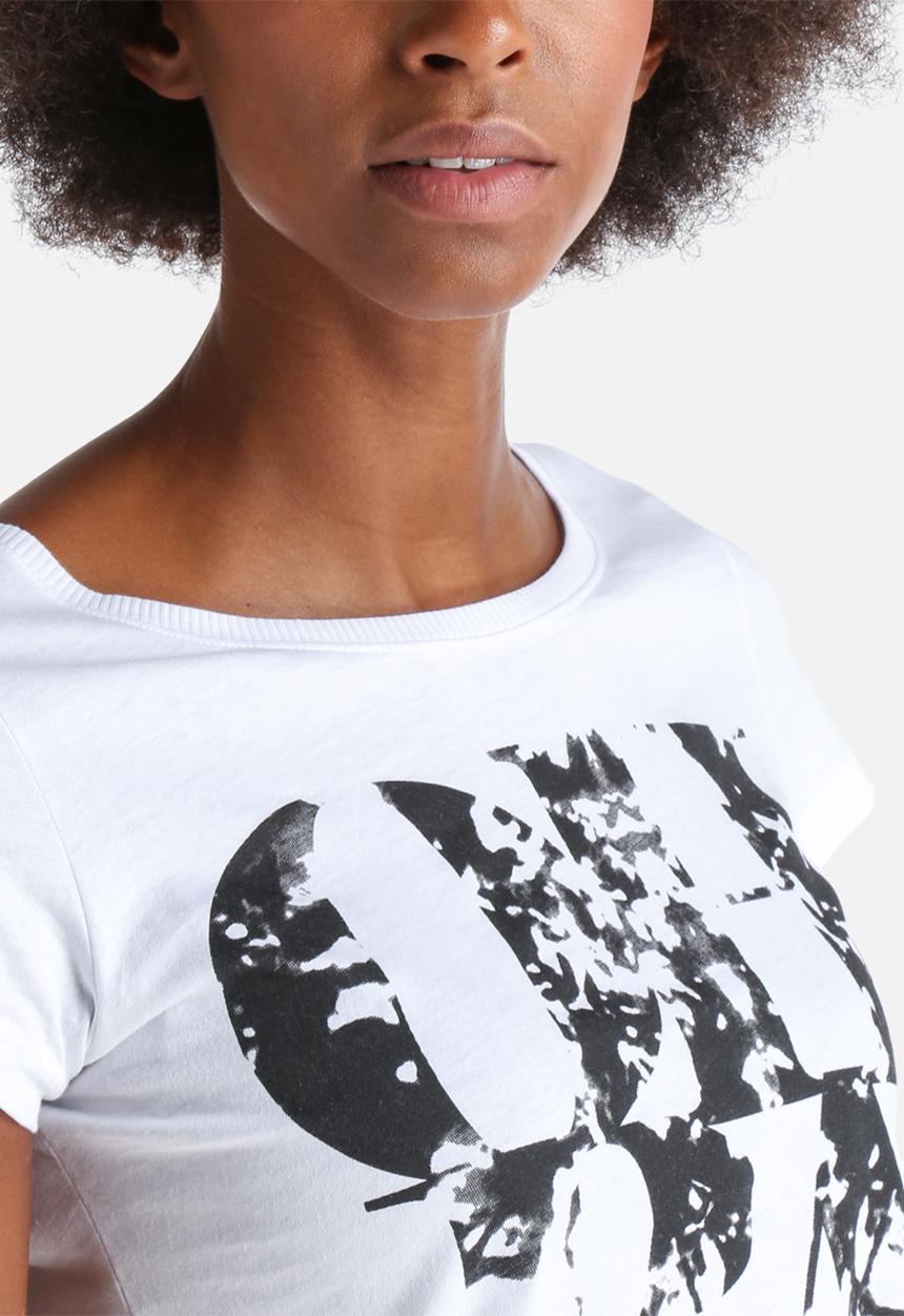 Jacqueline de Yong - Chicago Tee