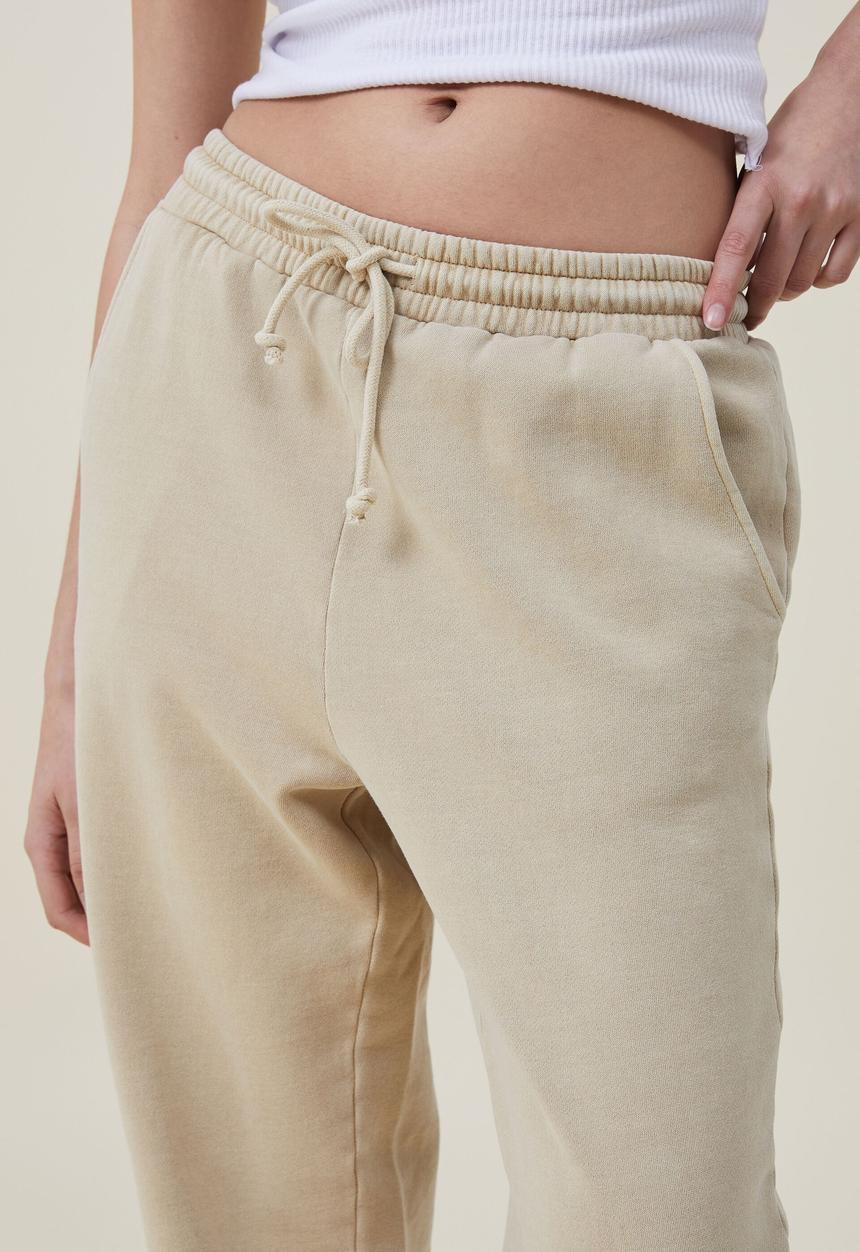 Cotton On - Classic washed trackpant - washed light sand