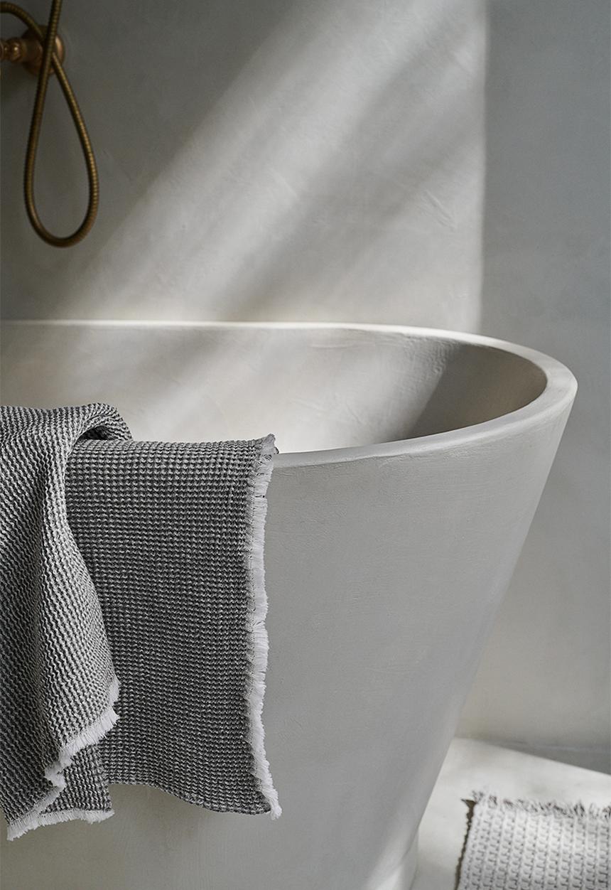 H&M - Waffled bath towel - grey/multi