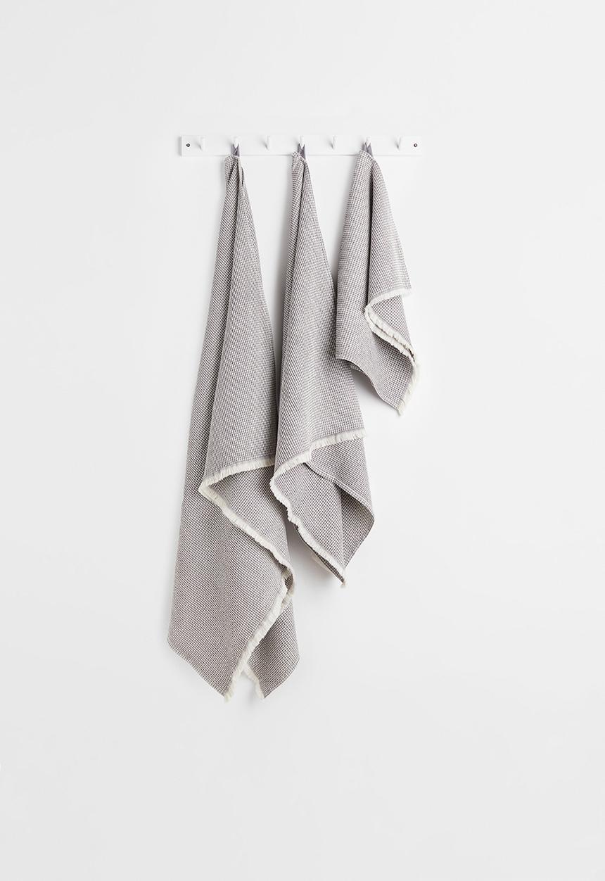 H&M - Waffled bath towel - grey/multi