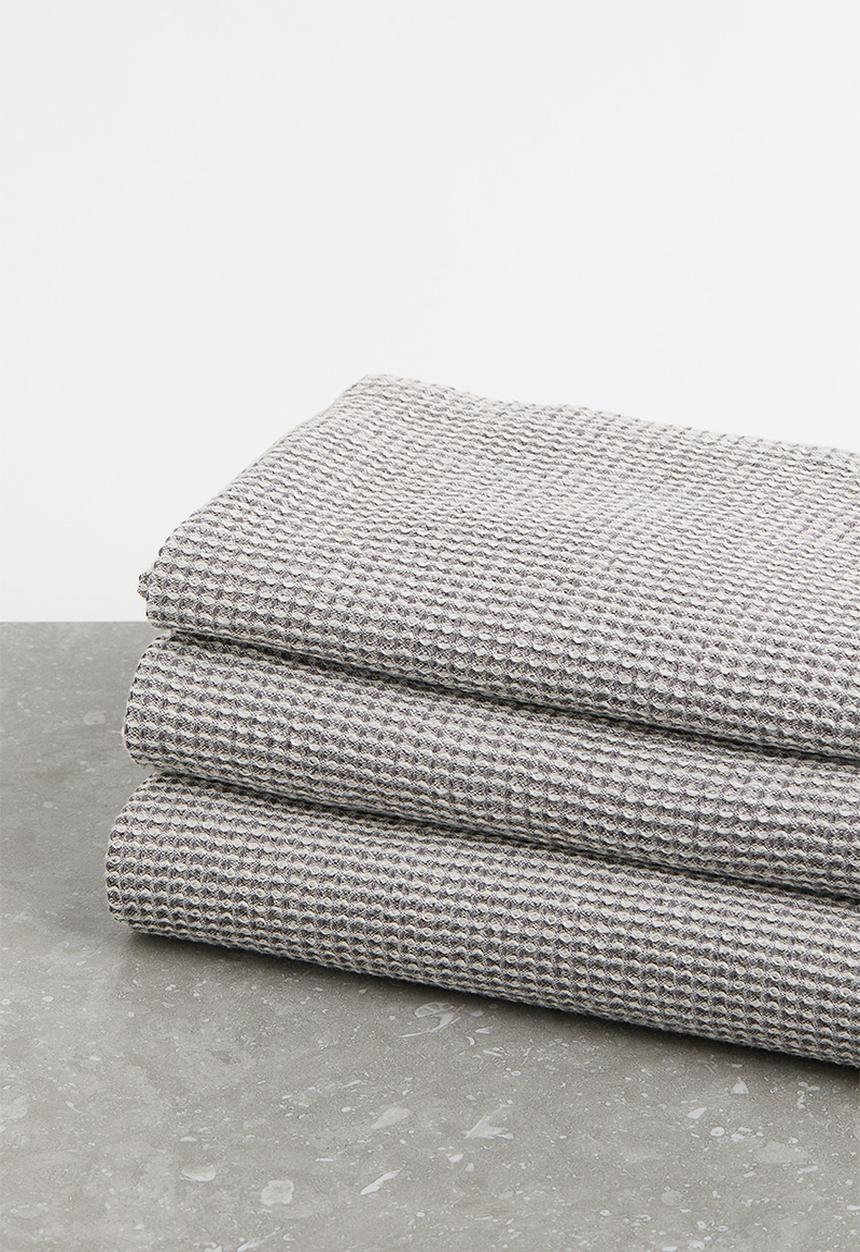 H&M - Waffled bath towel - grey/multi