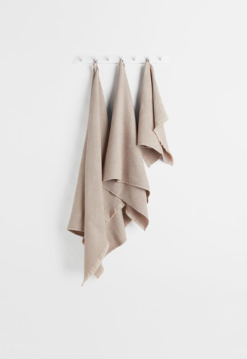 H&M - Waffled bath towel - grey/beige