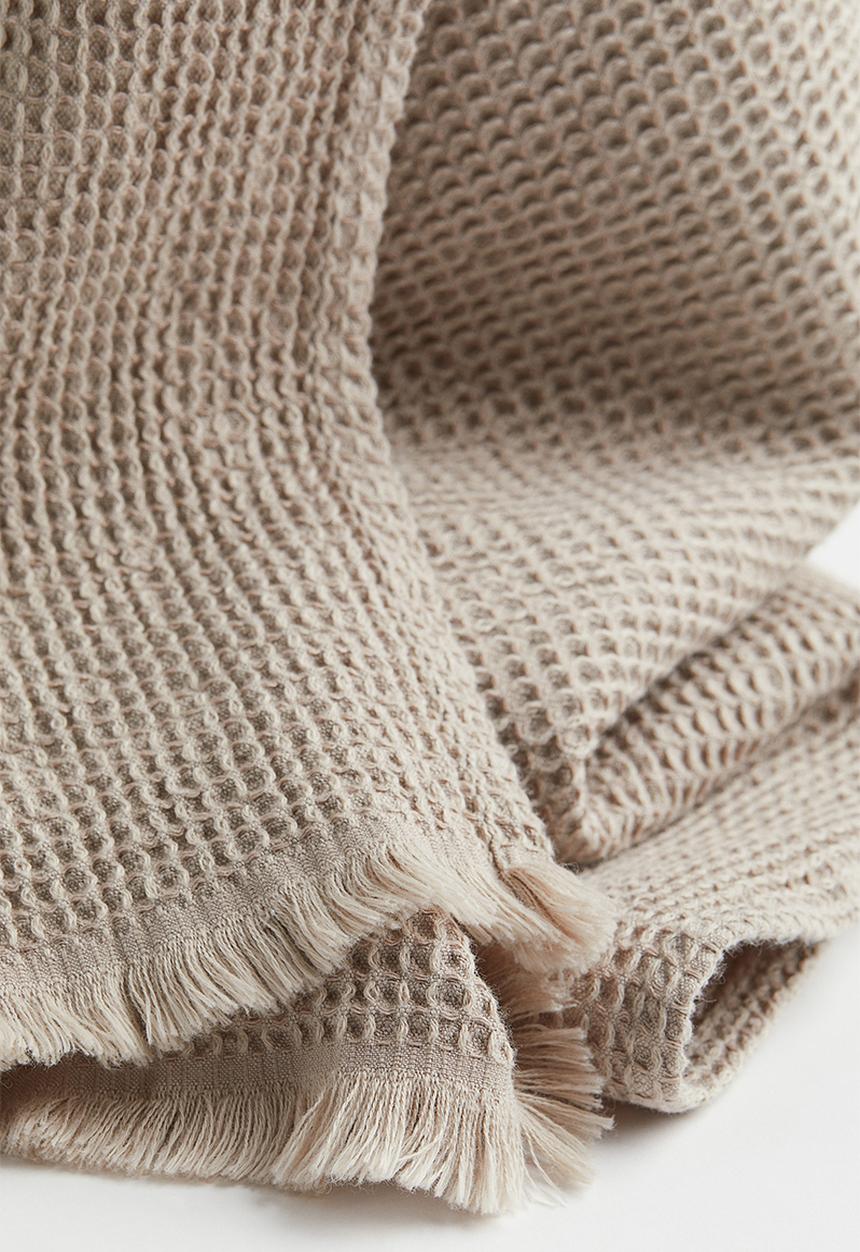 H&M - Waffled bath towel - grey/beige