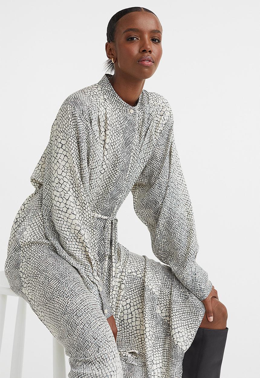 H&M - Tie-belt dress - grey/snakeskin patterned