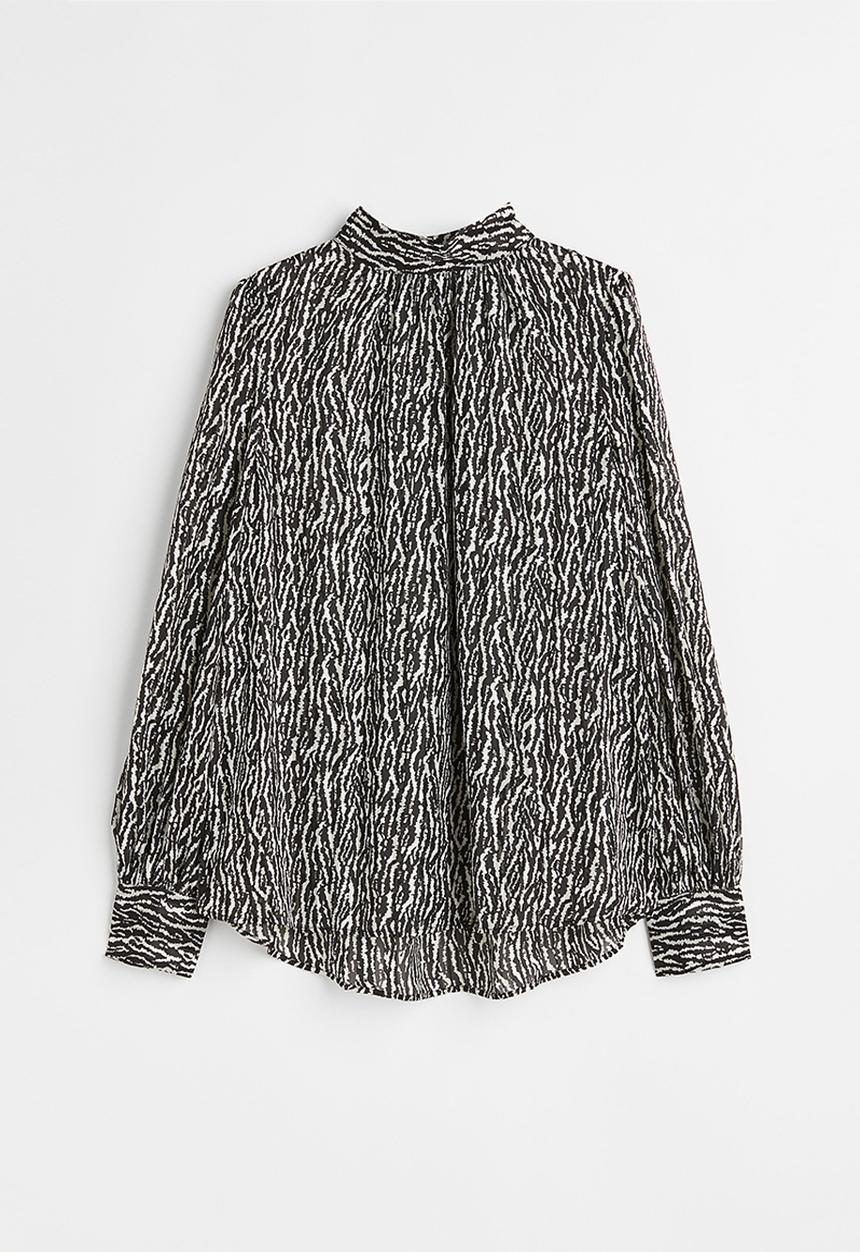 H&M - Stand-up collar satin blouse - black/patterned