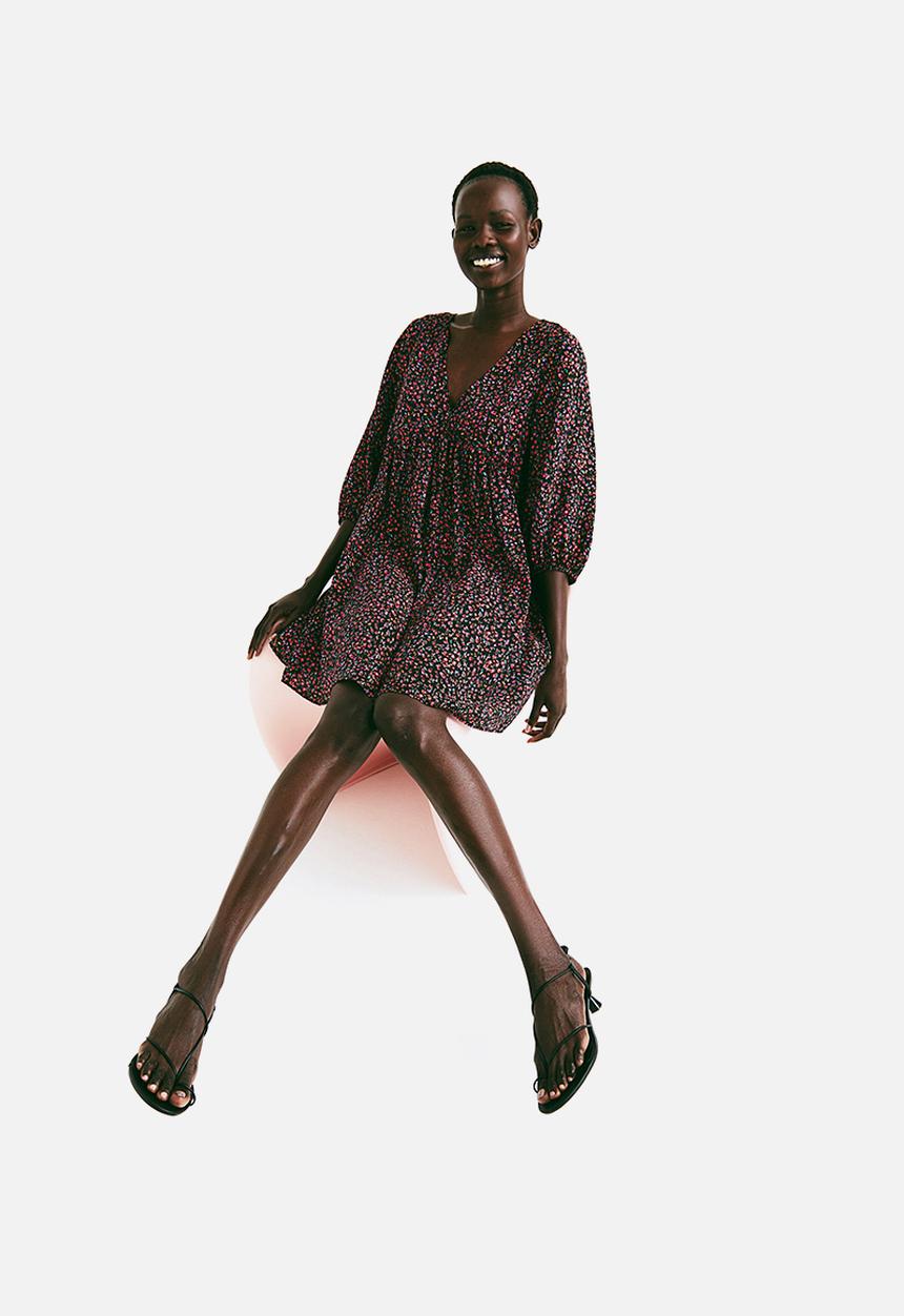 H&M - V-neck dress - black/small flowers