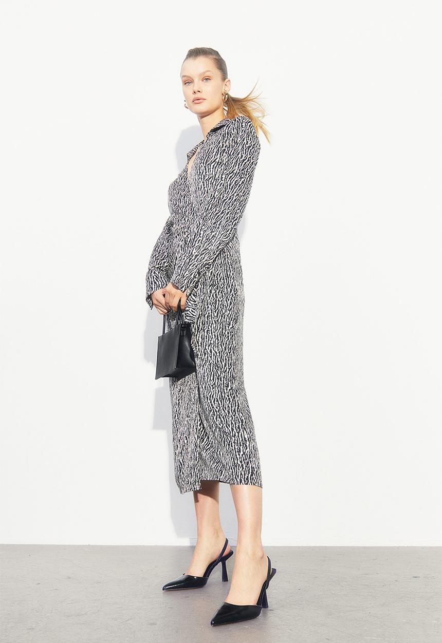 H&M - Satin wrap dress - black/patterned