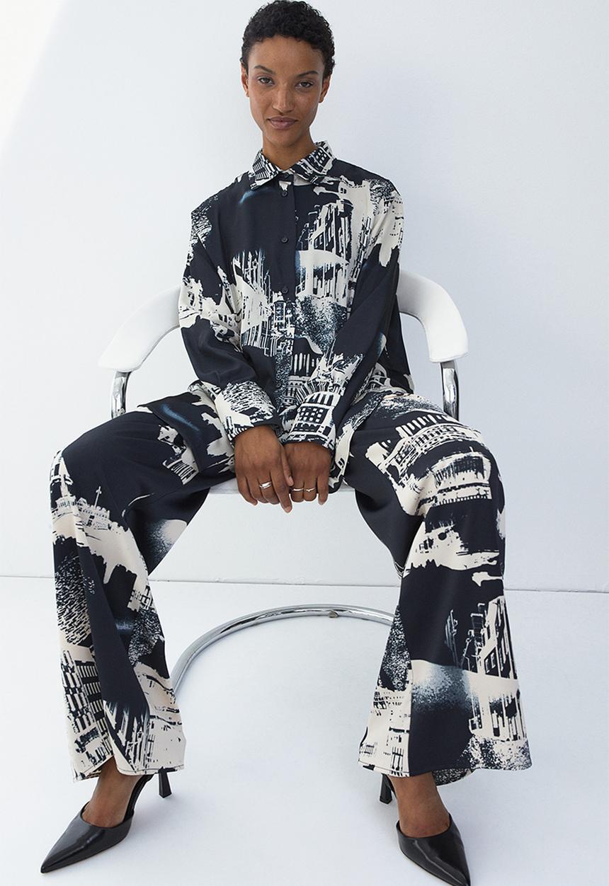 H&M - Shirt with a sheen - dark blue/stockholm