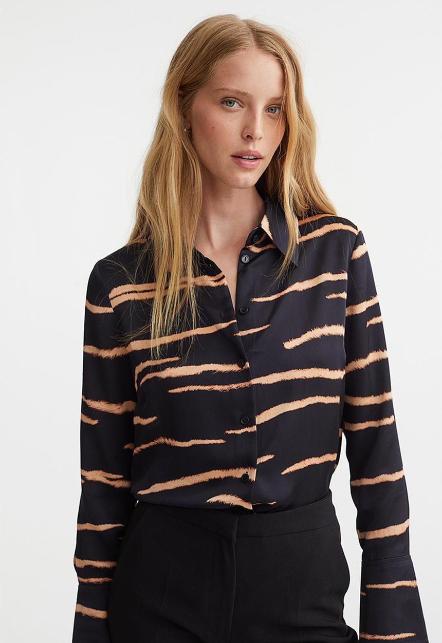 H&M - Fitted shirt - dark blue/zebra print