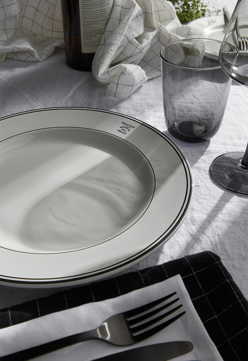 H&M - Large stoneware plate - white/black