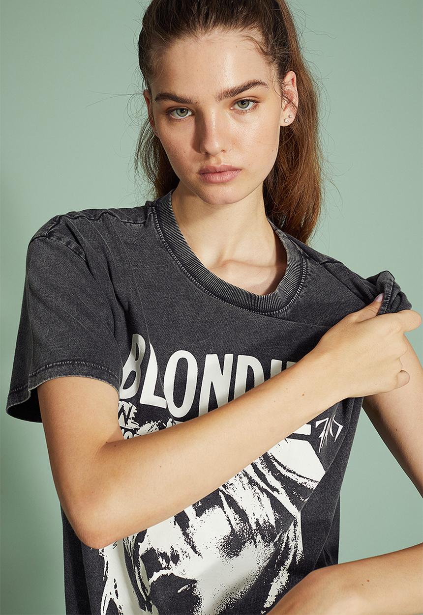 H&M - Printed T-shirt - black/blondie
