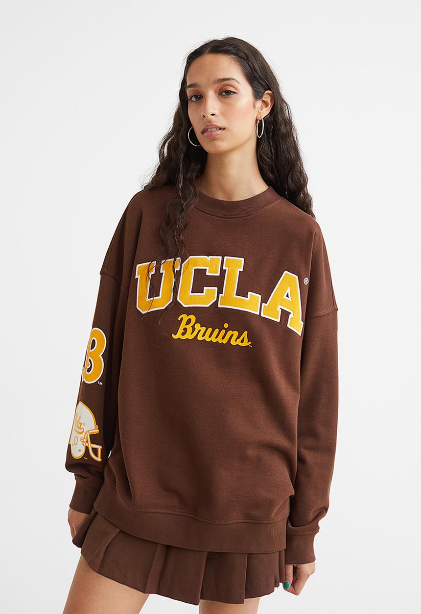 H&M - Oversized printed sweatshirt - dark brown/ucla