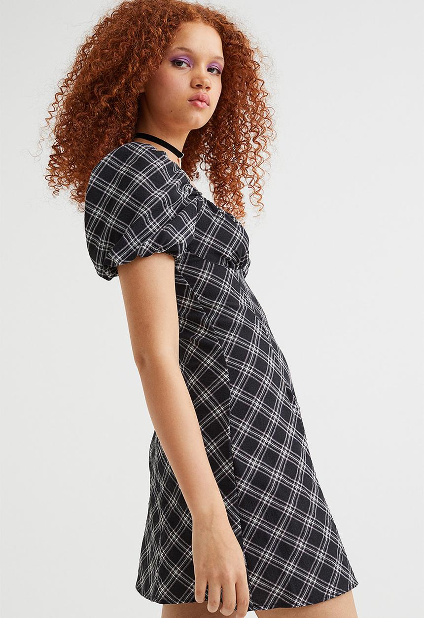 H&M - Puff-sleeved crêpe dress - black/checked