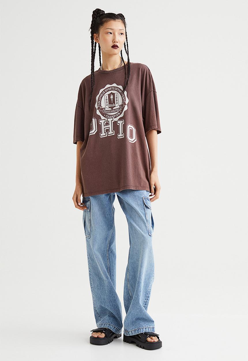 H&M - Oversized printed T-shirt - dark brown/ohio