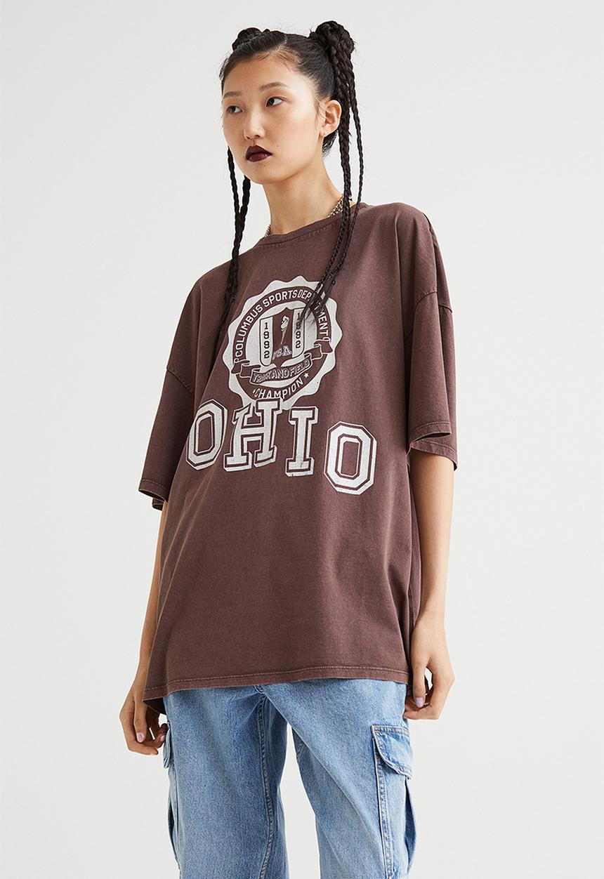 H&M - Oversized printed T-shirt - dark brown/ohio