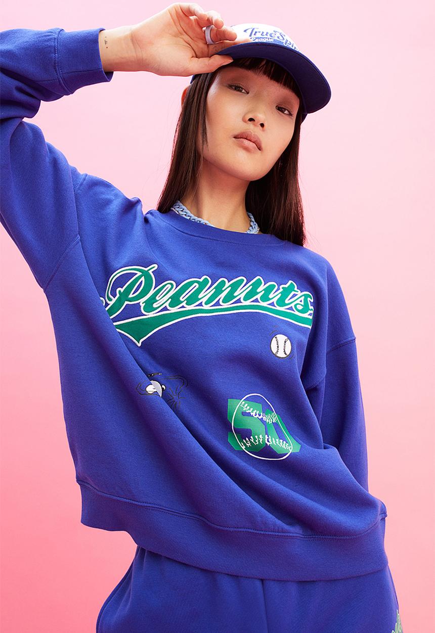 H&M - Printed sweatshirt - bright blue/snoopy