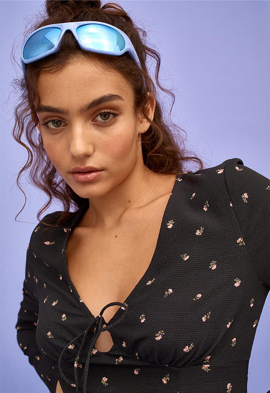 H&M - Patterned tie-detail dress - black/small flowers