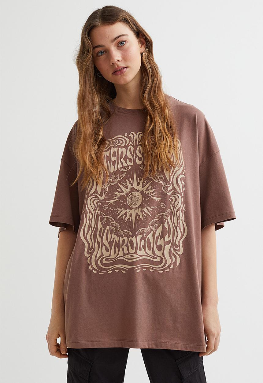 H&M - Oversized printed T-shirt - brown/stars shine