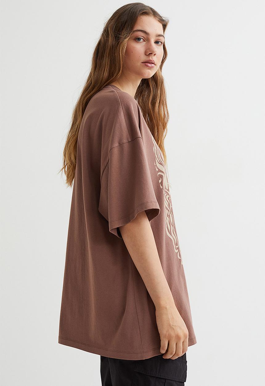 H&M - Oversized printed T-shirt - brown/stars shine