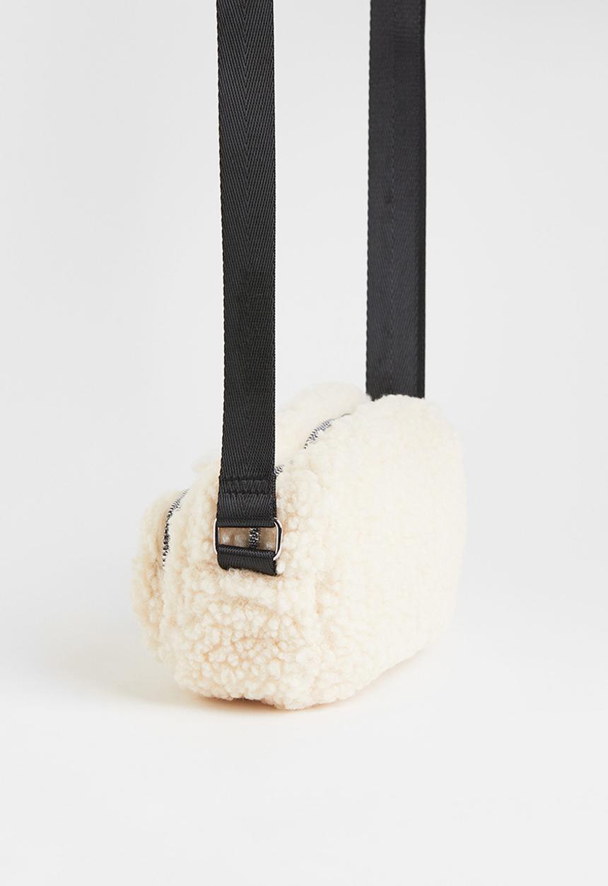 H&M - Small shoulder bag - cream/black