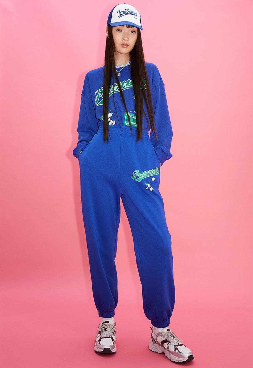H&M - Printed joggers - bright blue/snoopy