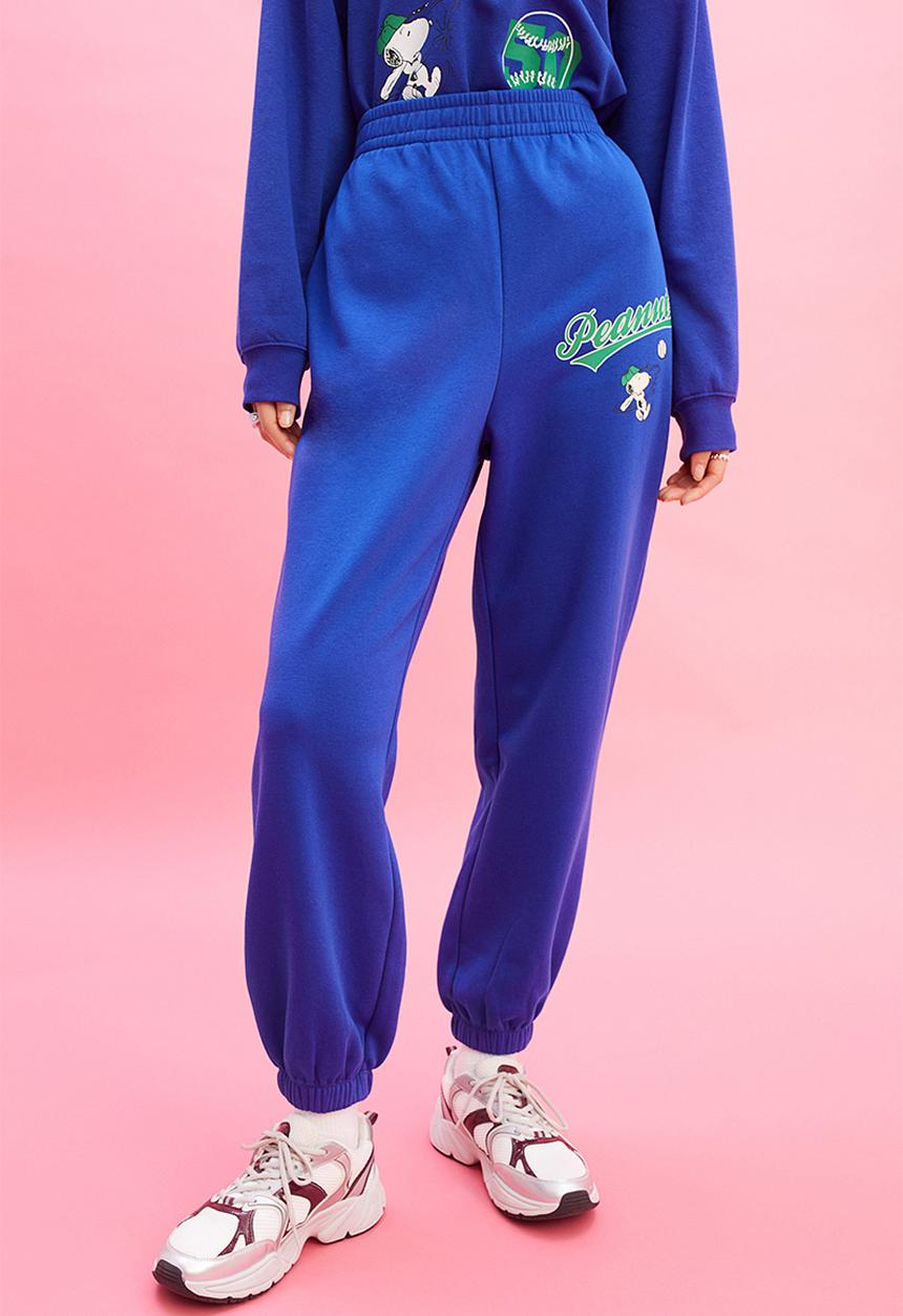 H&M - Printed joggers - bright blue/snoopy