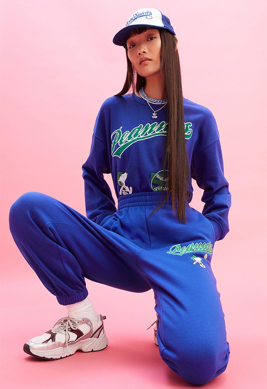 H&M - Printed joggers - bright blue/snoopy